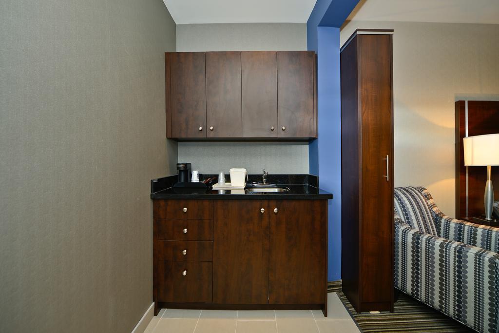 Comfort Inn Toronto City Centre Екстер'єр фото