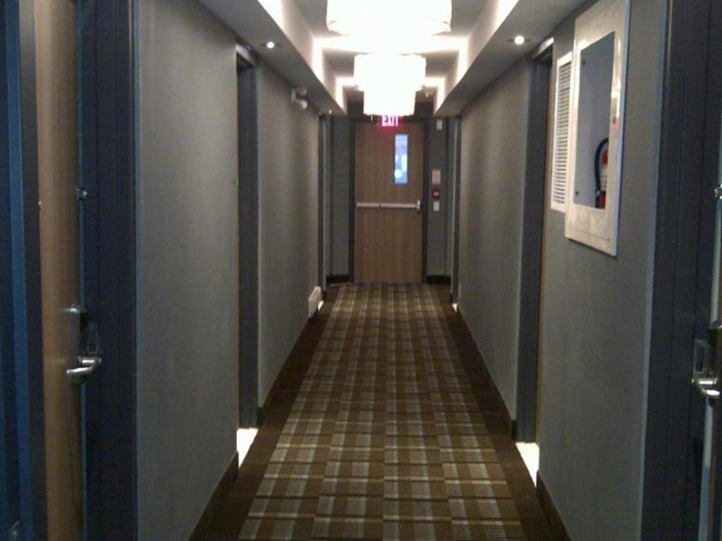 Comfort Inn Toronto City Centre Екстер'єр фото
