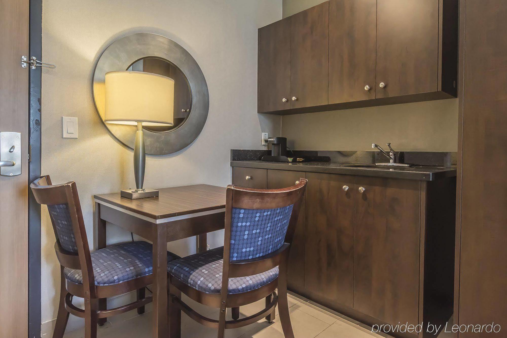 Comfort Inn Toronto City Centre Екстер'єр фото
