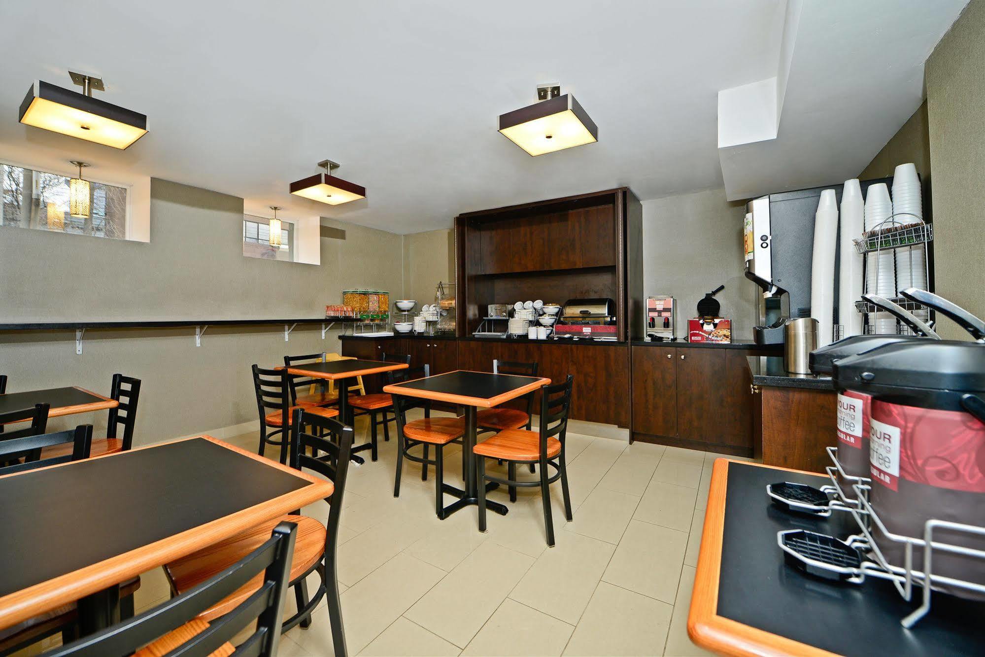 Comfort Inn Toronto City Centre Екстер'єр фото